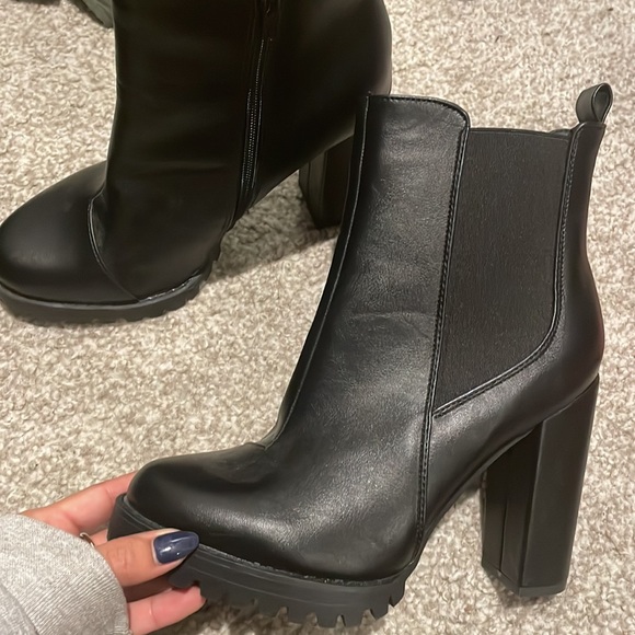 Nasty Gal Heeled black booties - Picture 2 of 3